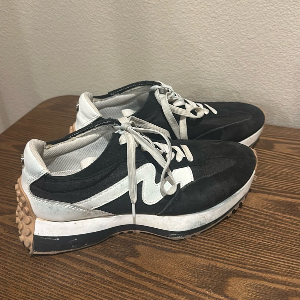 Steve Madden Black Tennis Shoes. Size 8.5